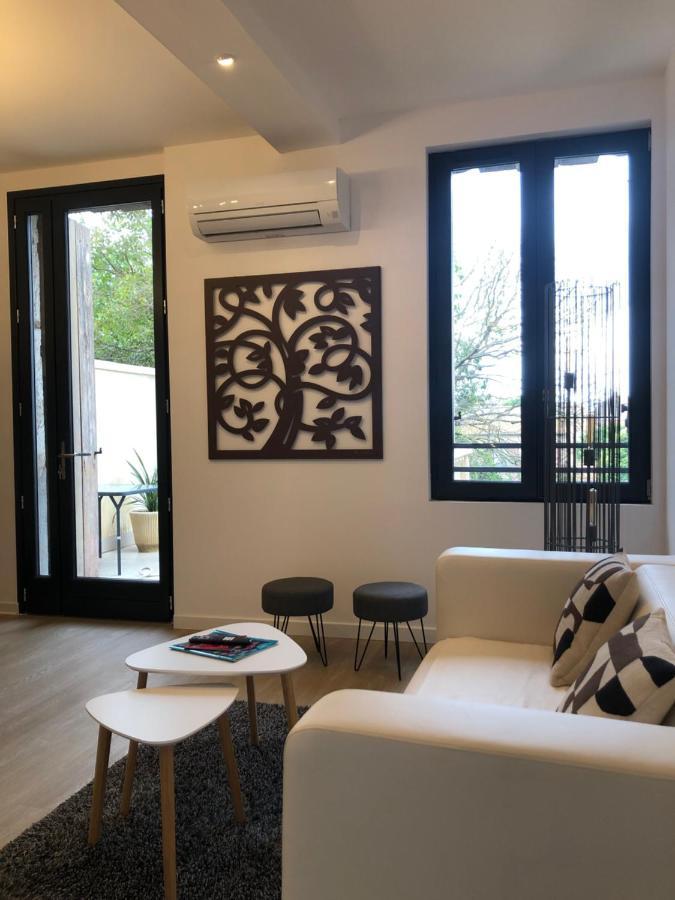 Cote Jardin Est Un Spacieux Et Lumineux T3, Entierement Renove, A 2 Pas De L'Herault Et A 10Min Du Bord De Mer Proche Du Centre Historique Et Du Fabuleux Chateau Laurens, Vous Apprecierez Le Calme De Sa Belle Terrasse Et La Vue Superbe Sur Le Jardin آجد المظهر الخارجي الصورة
